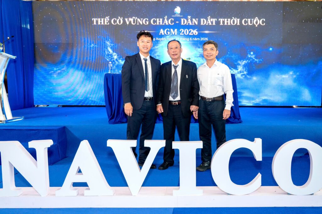 Picture showing the three representatives from NOVICO and Benchmark Genetics who have signed a collaborative agreement